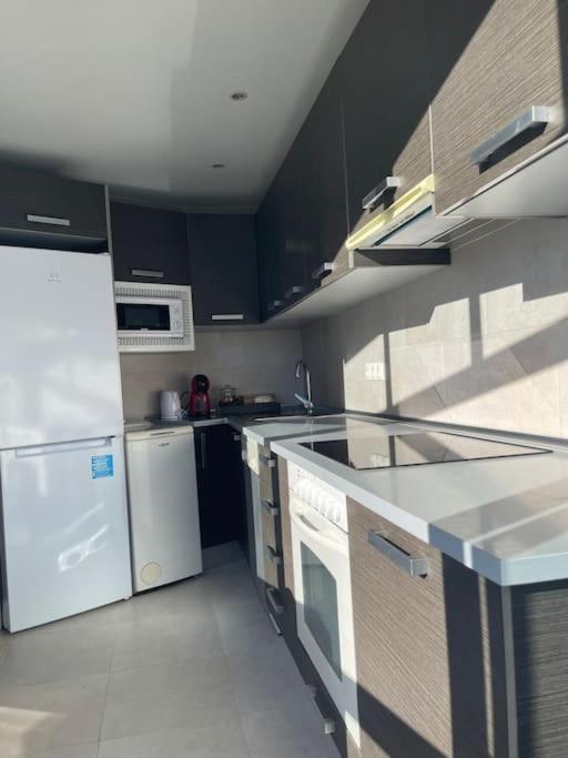 פואנגירולה Soleado Y Luminoso Apartamento מראה חיצוני תמונה
